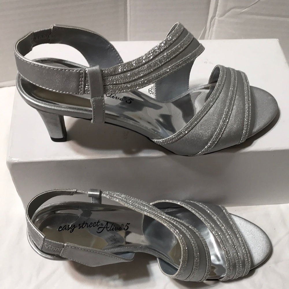 New! Easy Street Alive @ 5